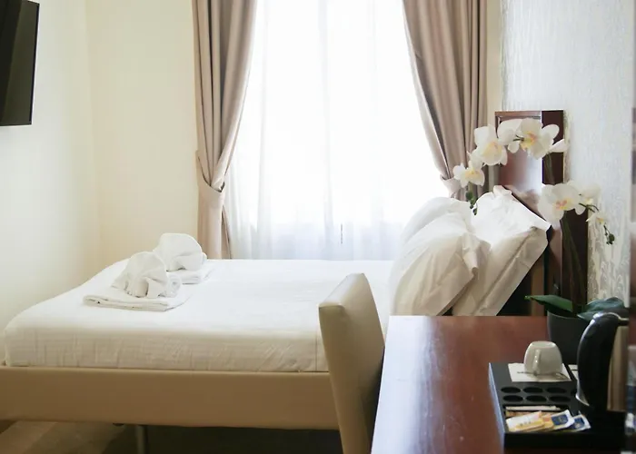 Glam Luxury Hotel *