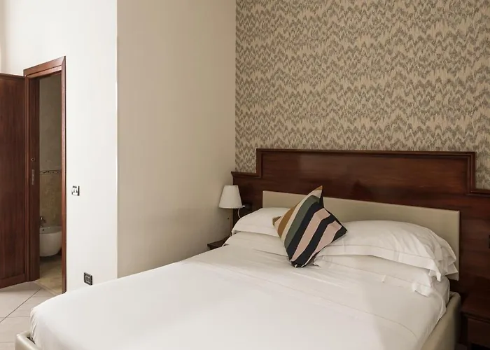 Glam Luxury Hotel *