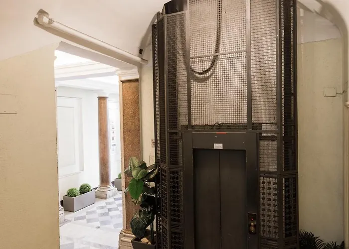 Glam Luxury Hotel