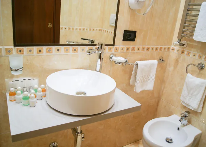 Glam Luxury Hotel *