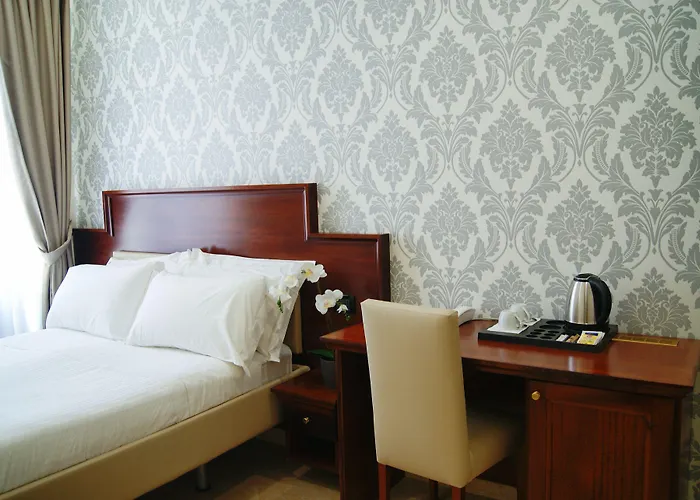 Glam Luxury Hotel *